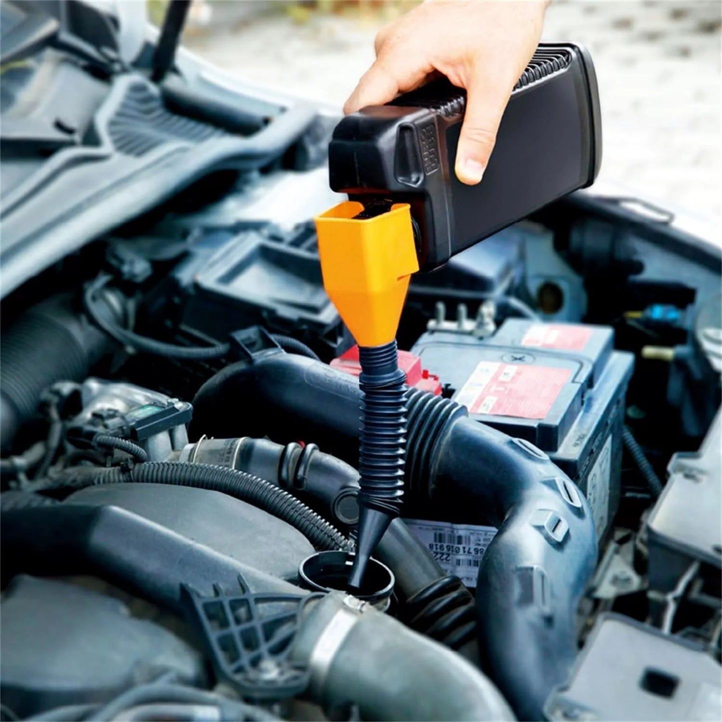 One-Hand Snap Funnel – Flexible Spill-Free Oil, Gas & Coolant Filling Adapter